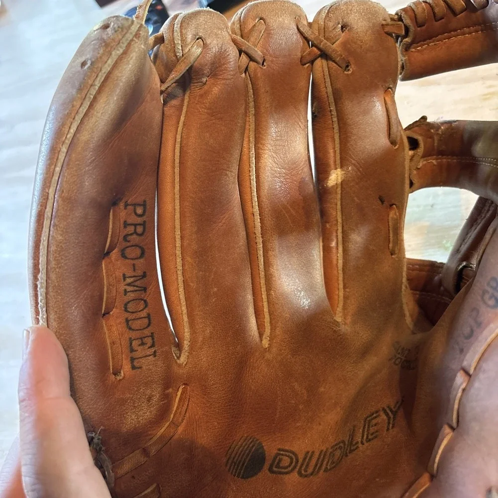 Dudley D-1000 Pro Model Baseball Softball Leather Glove Left Hand Throw